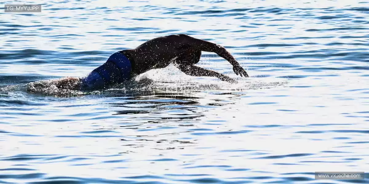 专业装备，轻松掌控赛场！🎾 品质与潮流，为你的热爱加冕！